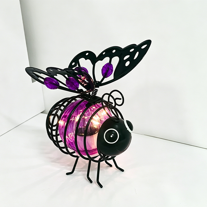 🐝 Solar-powered hanging light with a bee for outdoor use – The perfect gift for plant lovers, moms, or simply anyone who loves to smile ❤️
