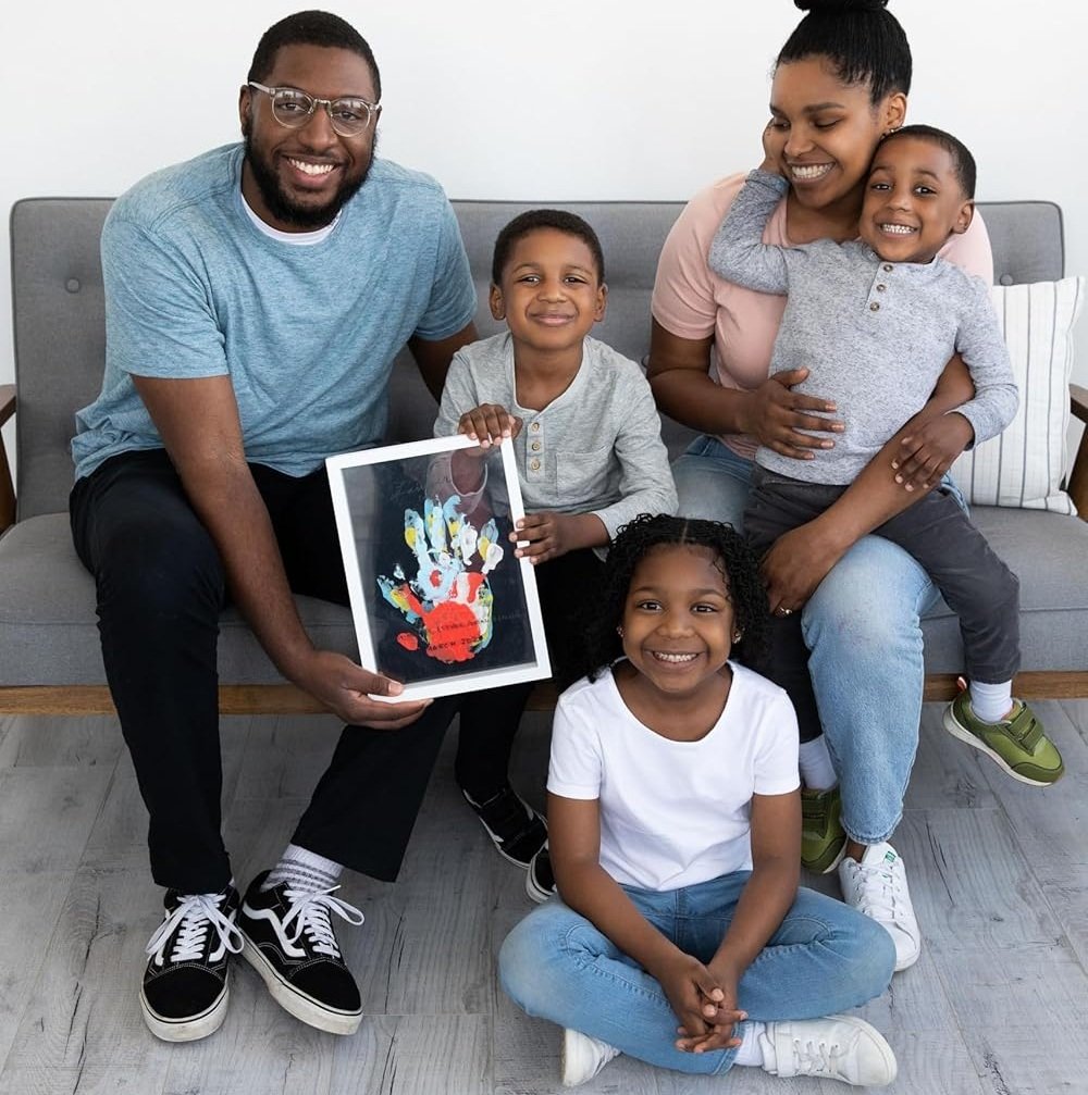 Family Handprint Set🖐️🎨 | Keepsake Frame Kit for 2-8 Members | Non-Toxic Paint Included 🎁✨