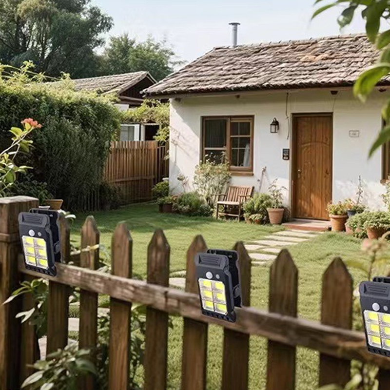 🌞 Solar Motion Sensor Clip Light – Eco-Friendly & Energy-Saving Outdoor Illumination 🏡💡